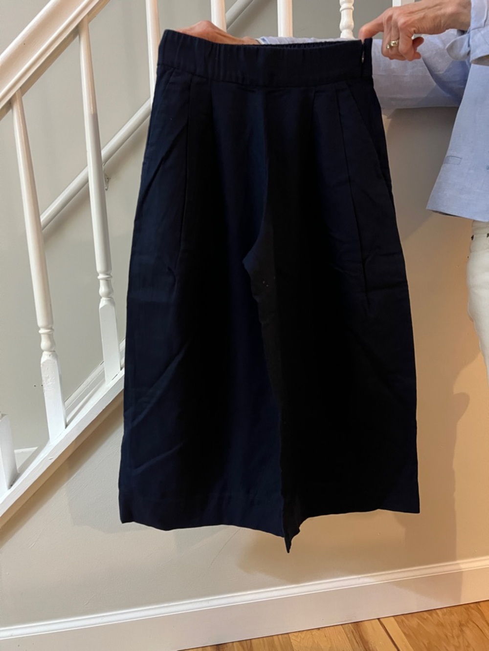 Gap Navy cropped wide legged pants